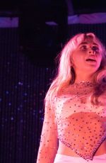 SABRINA CARPENTER Perforsm at Emails I Can