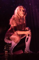 SABRINA CARPENTER Perforsm at Emails I Can