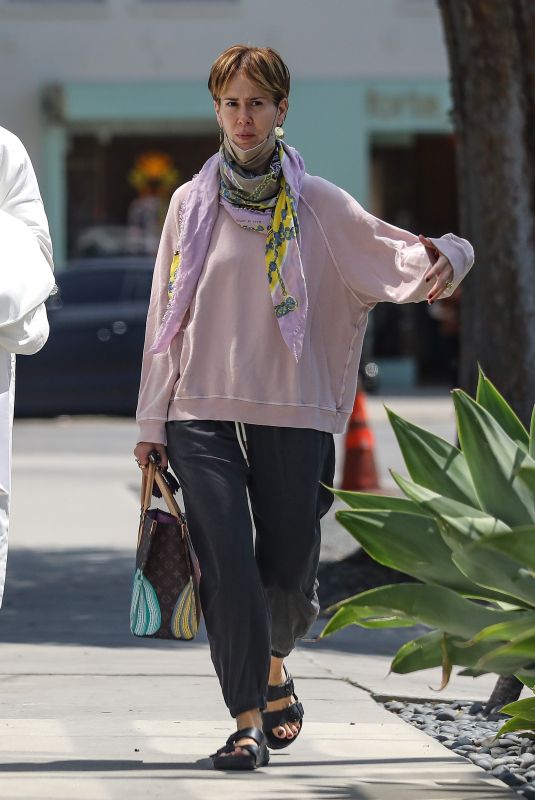SARAH PAULSON Out Shopping on Melrose Ave in Los Angeles 06/02/2023
