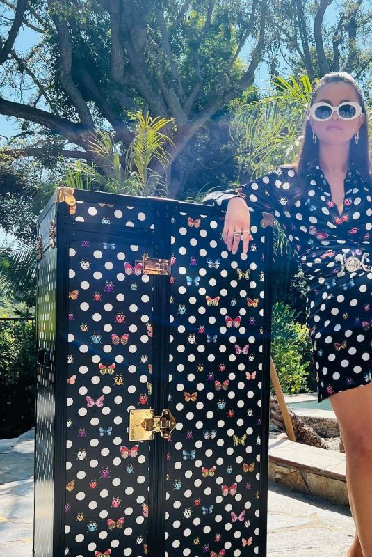 SELENA GOMEZ for Versace la Vacanza Collection 2023
