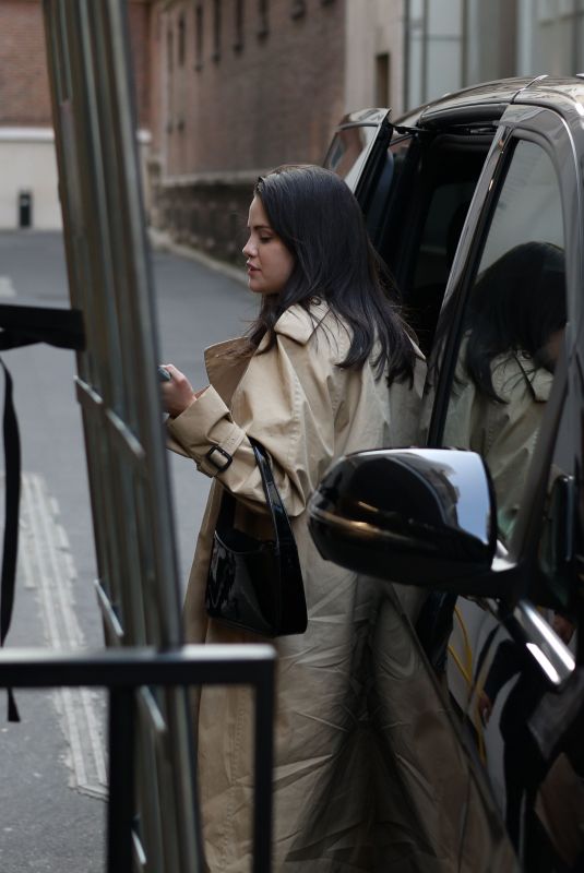 SELENA GOMEZ Out and About in Paris 06/05/2023