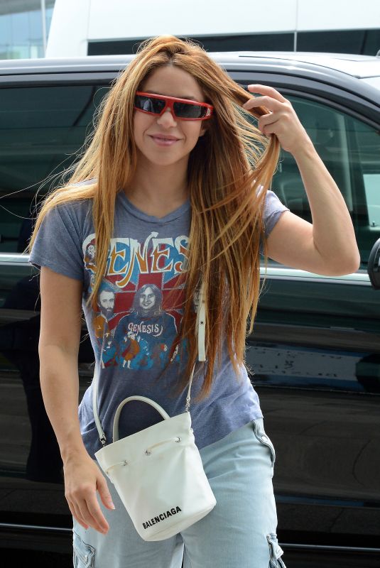 SHAKIRA Arrives at airport in Barcelona 06/07/2023