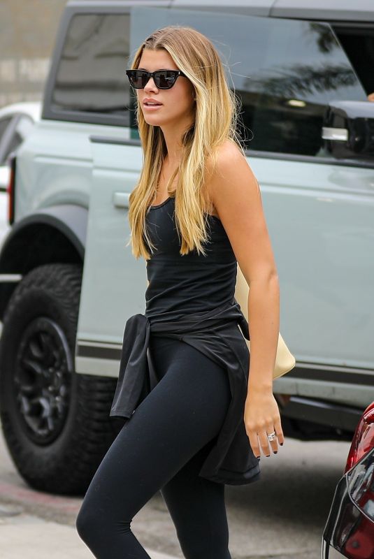SOFIA RICHIE Shopping at Vera Wang on Rodeo Drive in Beverly Hills 06/16/2023