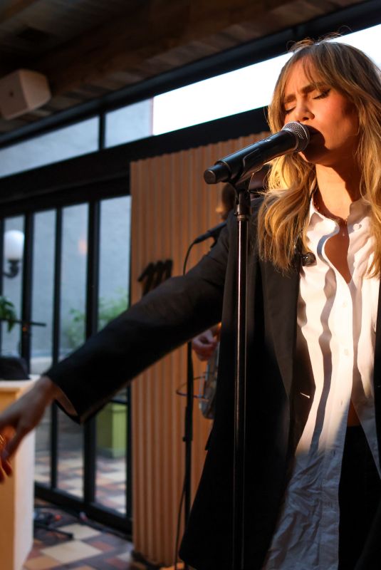 SUKI WATERHOUSE Performs at Madewell Summersounds in New York 06/08/202