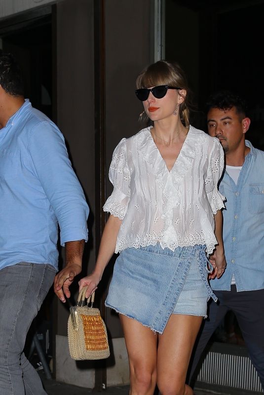 TAYLOR SWIFT Leaves Electric Lady Studios in New York 06/27/2023