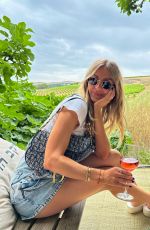 BEATRICE BOUCHARD - Instagram Photos 07/03/2023