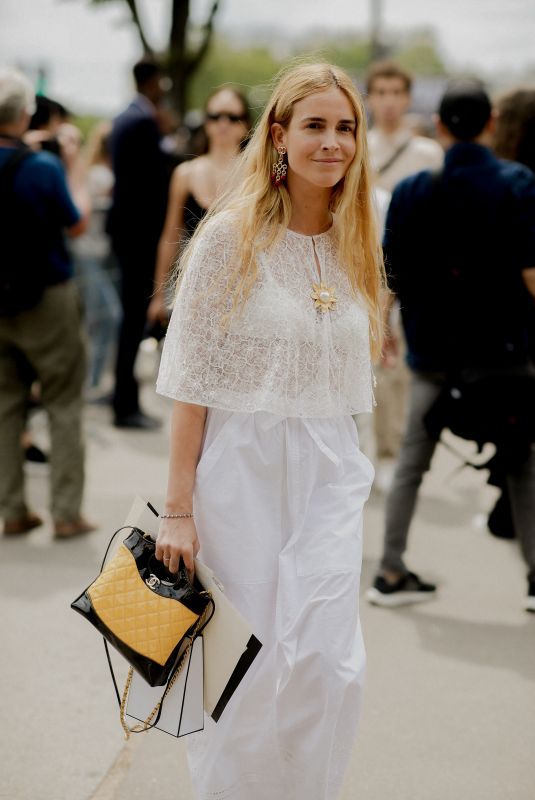BLANCA MIRO SCRIMERI Arrives at Chanel Fall/Winter 23/24 Haute Couture Show in Paris 07/04/2023