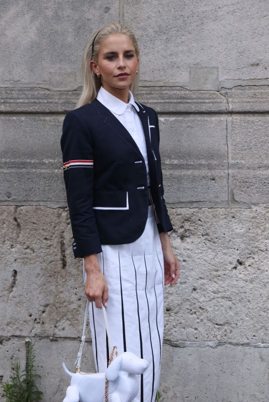 CARO DAUR Leaves Thom Browne Show at Haute Couture Week in Paris 07/03/2023