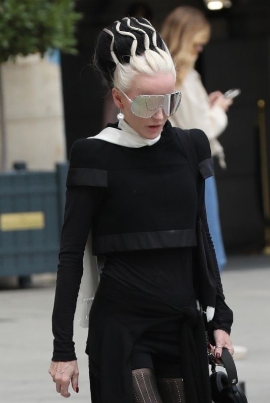 DAPHNE GUINNESS Out at Paris Fashion Week 07/07/2023