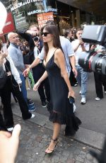 EMILY RATAJKOWSKI Arrives at Viktor & Rolf Haute Couture Spring/Summer 23/24 Show at Paris Fashion Week 07/05/2023