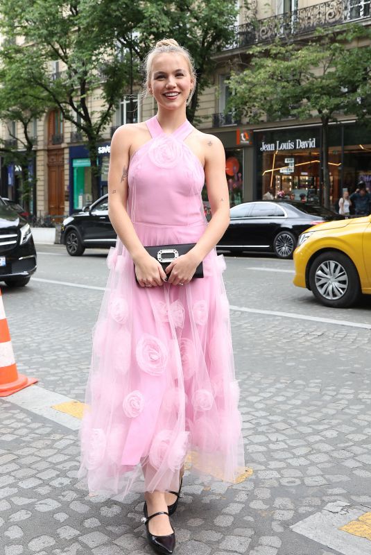 EMMA BROOKS Arrives at Viktor & Rolf Haute Couture Spring/Summer 23/24 Show at Paris Fashion Week 07/05/2023