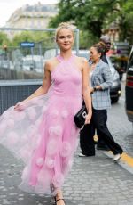 EMMA BROOKS at Viktor & Rolf Haute Couture Fall/winter 2023/2024 Show at Paris Fashion Week 07/05/2023