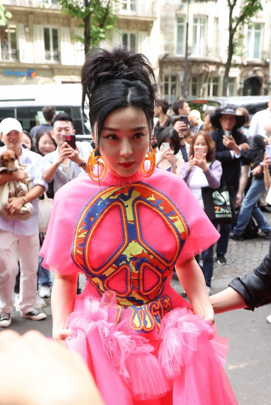 FAN BINGBING Arrives at Viktor & Rolf Haute Couture Spring/Summer 23/24 Show at Paris Fashion Week 07/05/2023