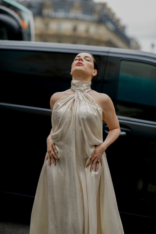 GESSICA KAYNE Arrives at Stephane Rolland Fall/winter 23/24 Haute Couture Show in Paris 07/04/2023