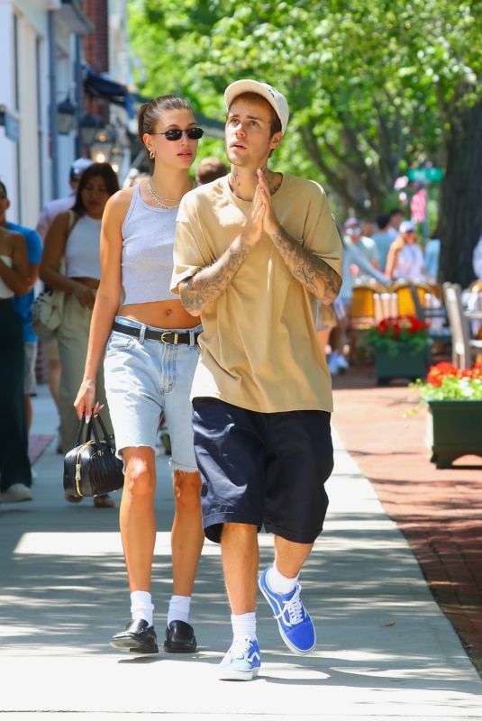 HAILEY and Justin BIEBER Out for Lunch with Friends at Sant Ambroeus Village of Southampton 07/05/2023
