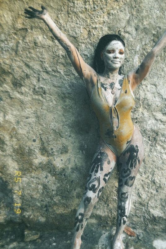 HALLE BAILEY - Instagram Photos 07/24/2023