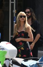 HEIDI KLUM and Tom Kaulitz Out Shopping in Paris 07/03/2023