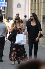 HEIDI KLUM and Tom Kaulitz Out Shopping in Paris 07/03/2023