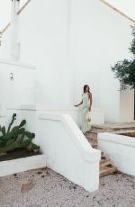 HELEN OWEN - Instagram Photos 07/02/2023