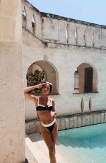 HELEN OWEN - Instagram Photos 07/02/2023