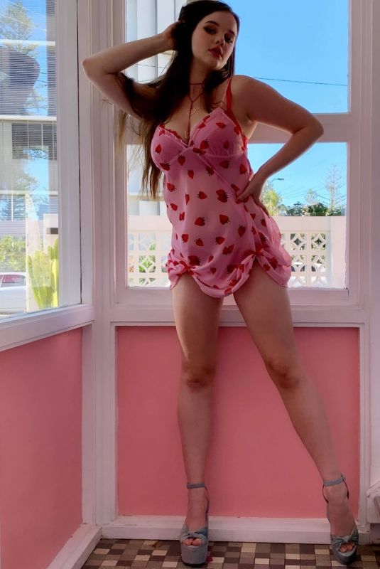 ISABELLA ARDLEY - Instagram Photos 07/03/2023