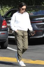 JENNIFER GARNER at Country Mart in Brentwood 07/28/2023