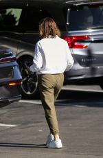 JENNIFER GARNER at Country Mart in Brentwood 07/28/2023