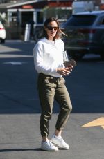 JENNIFER GARNER at Country Mart in Brentwood 07/28/2023