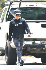 JENNIFER GARNER Out on Morning Walk in Brentwood 07/22/2023