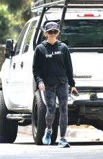 JENNIFER GARNER Out on Morning Walk in Brentwood 07/22/2023