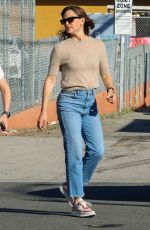 JENNIFER GARNER Shopping at Sprouts Market in Los Angeles 07/19/2023
