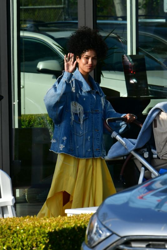 JHENE AIKO Shopping at Fred Segal in Malibu 07/16/2023