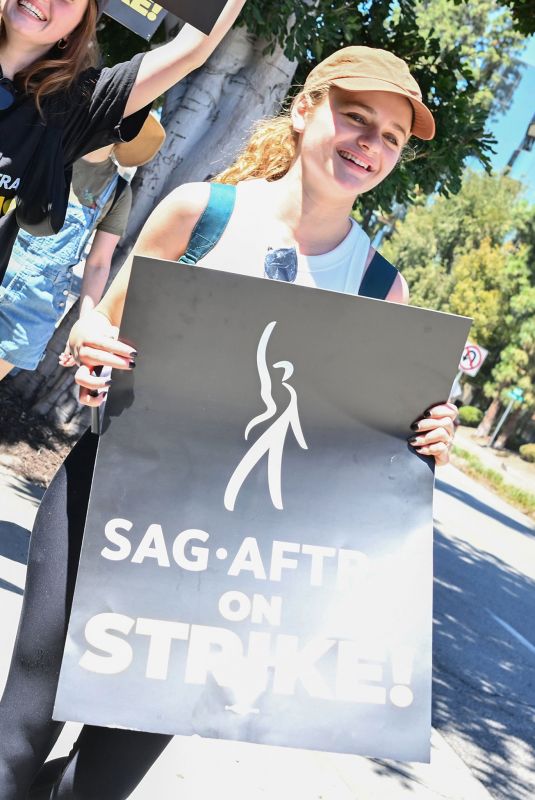 JOEY KING at Sag-aftra and Wga Strike at Warner Bros. Studio in Los Angeles 07/14/2023