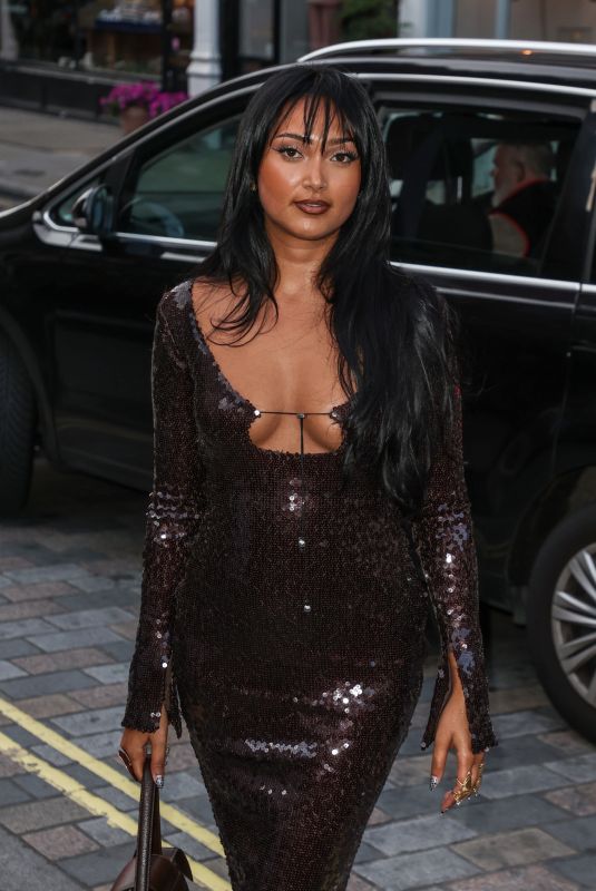 JOY CROOKES rrives at British Vogue x Self-portrait Summer Party in London 07/13/2023