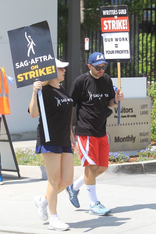 JUNE DIANE RAPHAEL Supports SAG Strike at Netflix in Hollywood 07/17/2023