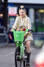 KATE HUDSON and Danny Fujikawa and STELLA MCCARTNEY and Alasdhair Willis Out in Notting Hill 07/06/2023