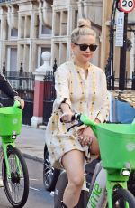 KATE HUDSON and Danny Fujikawa and STELLA MCCARTNEY and Alasdhair Willis Out in Notting Hill 07/06/2023