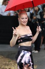 KATE HUDSON Arrives at Giorgio Armani Prive Haute Couture Fall/winter 23/24 Show in Paris 07/04/2023