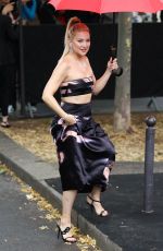 KATE HUDSON Arrives at Giorgio Armani Prive Haute Couture Fall/winter 23/24 Show in Paris 07/04/2023