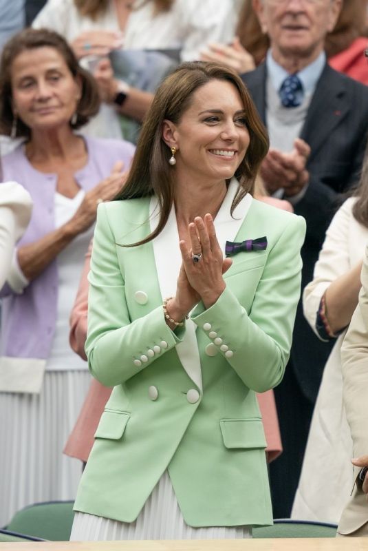KATE MIDDLETON and Roger Federer at Wimbledon Tennis Championships in London 07/04/2023