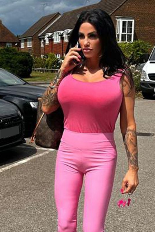 KATIE PRICE Got a Parking Ticket in Sussex 07/21/2023