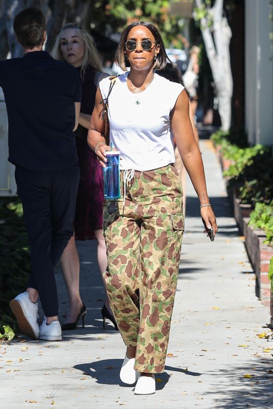KELLY ROWLAND Shopping at Waterworks Store in Los Angeles 07/20/2023