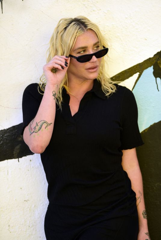 KESHA Out Shopping in Long Beach 07/05/2023