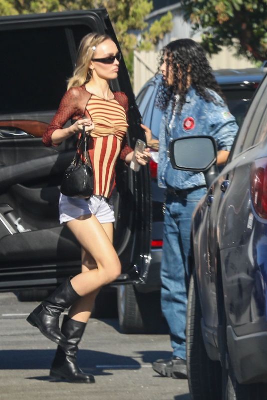 LILY-ROSE DEPP and 070 SHAKE Out for Lunch in Studio City 07/30/2023
