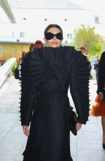 LISA RINNA Arrives at Viktor & Rolf Haute Couture Spring/Summer 23/24 Show at Paris Fashion Week 07/05/2023