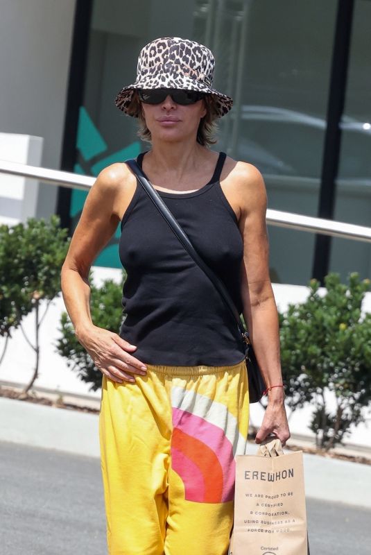 LISA RINNA Shopping at Erewhon Market in Los Angeles 07/22/2023