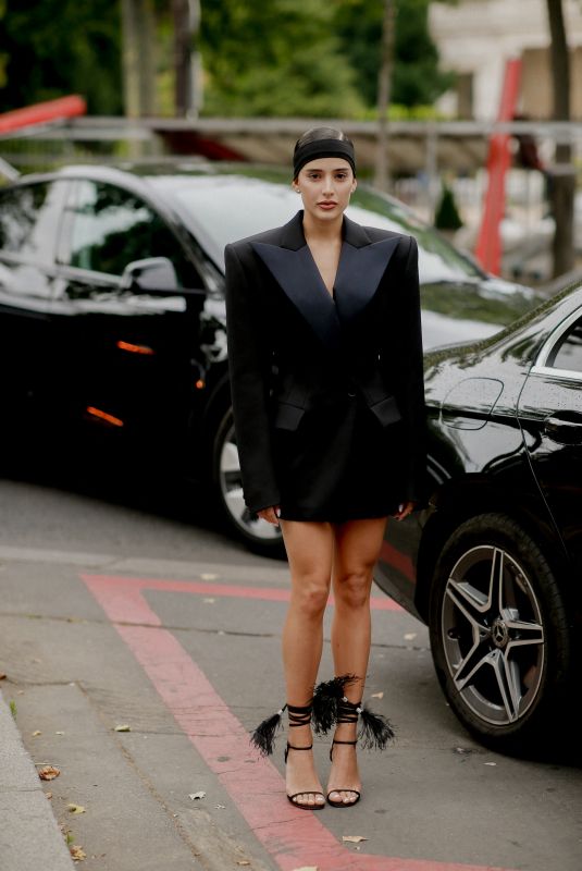 LIVIA NUNES MARQUES Arrives at Alexandre Vauthier Fall/Winter 23/24 Haute Couture Show in Paris 07/04/2023
