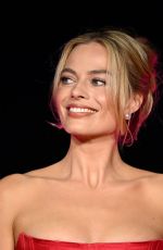 MARGOT ROBBIE at Barbie Photocall in London 07/12/2023