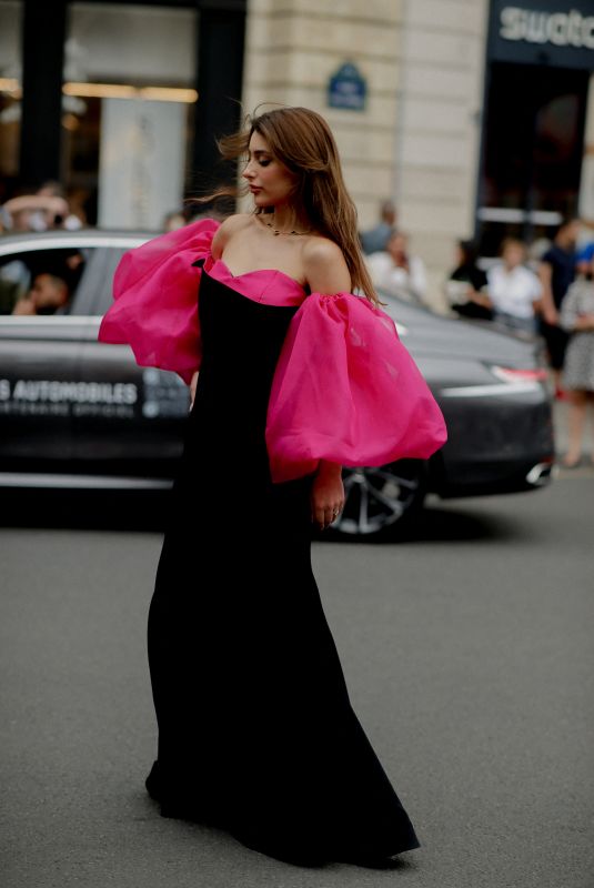 MARIELLA SARTO Arrives at Stephane Rolland Fall/Winter 23/24 Haute Couture Show in Paris 07/04/2023