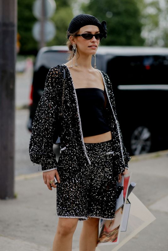 MELANIE KIEBACK Arrives at Chanel Fall/Winter 23/24 Haute Couture Show in Paris 07/04/2023